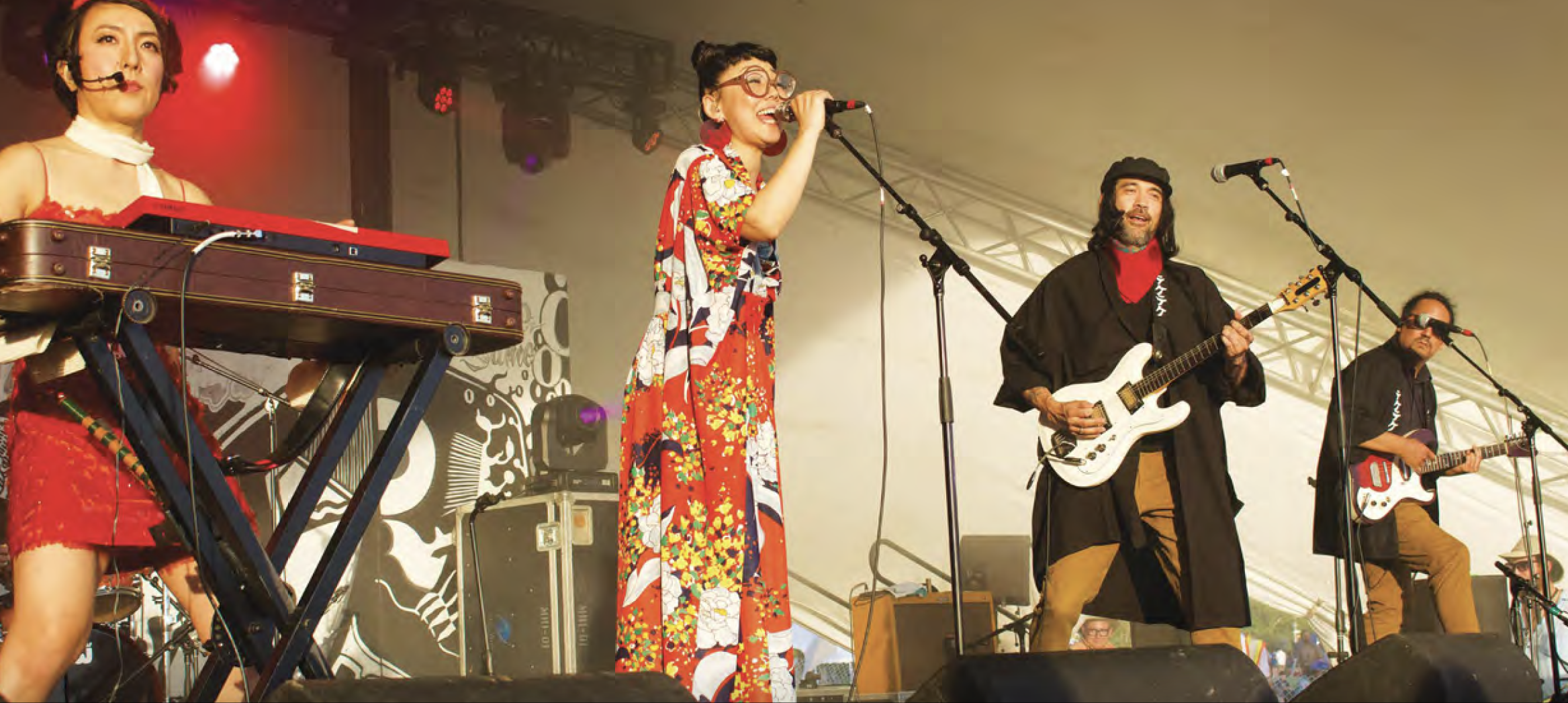 TEKE :: TEKE performing on stage.